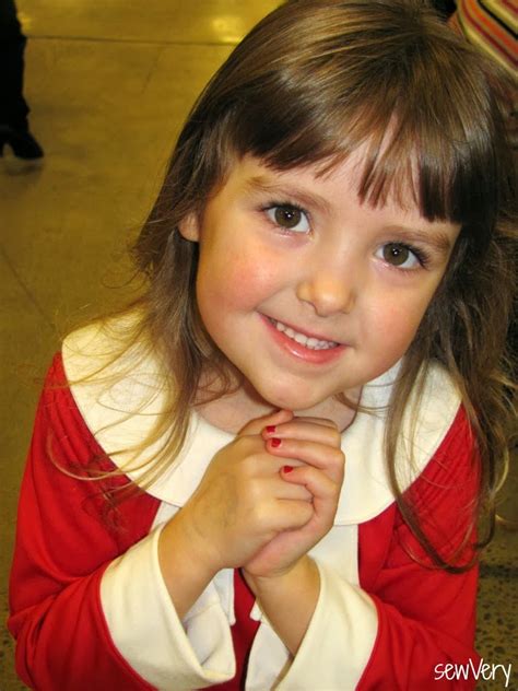sewVery: A Christmas Norah Dress