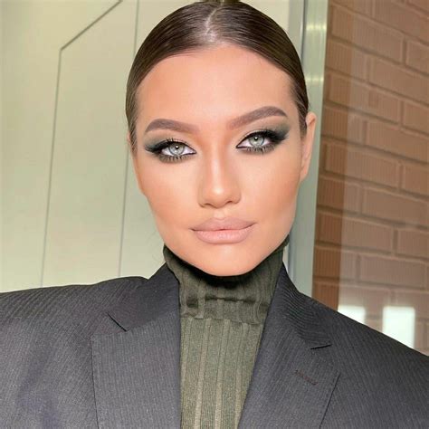 Pin by Jaz Gomez on maquillaje prof | Makeup inspiration, Makeup looks ...