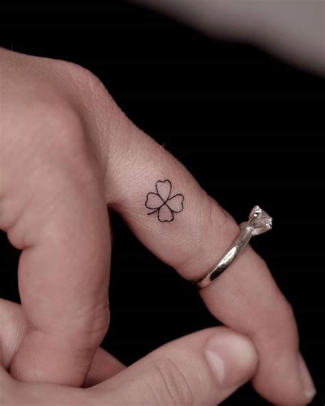Details 61+ minimalist four leaf clover tattoo best - in.cdgdbentre