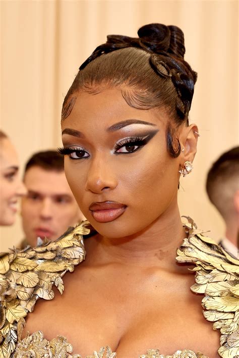 Unpacking the Lip Liner and Gloss Lip-Combo | Vogue