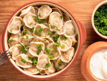 Домашни руски пелмени с плънка от телешка и свинска кайма