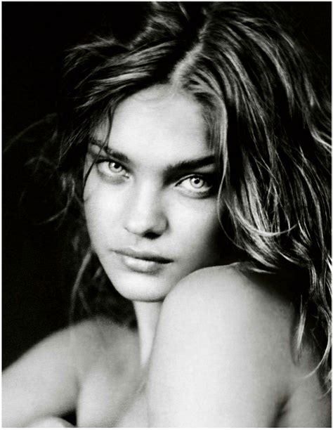 1,618 | Kvinnligt porträtt, Porträtt, Ansikten