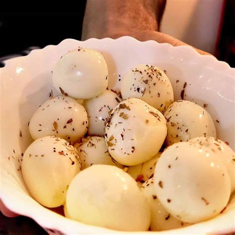 Como Cozinhar Ovo De Codorna E Descascar Fácil - Como Cozinhar Ovo de Codorna: Tempo Certo Para Não Estourar e Descascar ...
