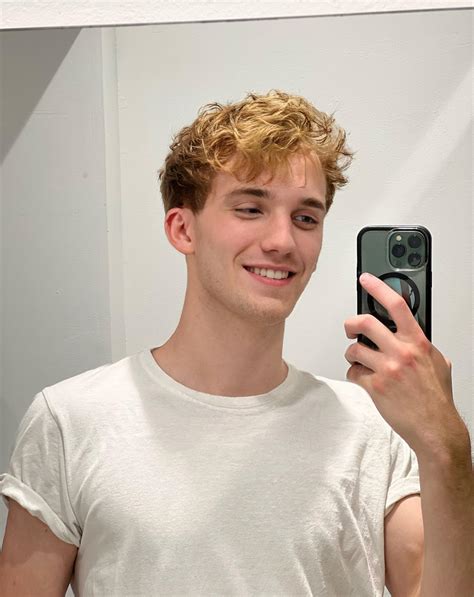20. so am I a twink or a twunk ? : r/GayRateMe