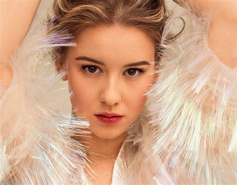 Actress Irina Starshenbaum | Behance