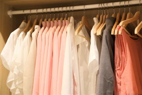 manfaatkan  bagian rumah berikut  dijadikan tempat pakaian