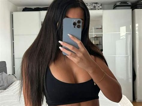 Köln: Fitness-Model Lisa Del Piero posiert am Rheinboulevard | Express