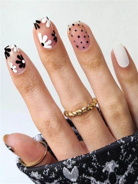 Effortlessly Chic: 30 Easy-to-Copy Black-and-White Nail Designs ...