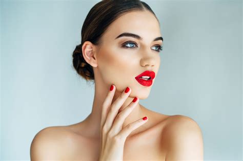 beauty trends  decade  journey     years beauty base