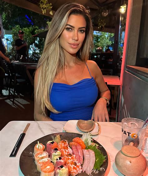 Bianca Barbosa | Sushi night, my favourite 😍🍣🍱😋 @patocomlaranja #