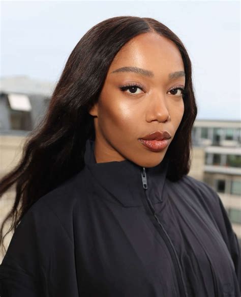 18 Nude Makeup Ideas, From Soft Smoky Eyes to Sun-Kissed Skin