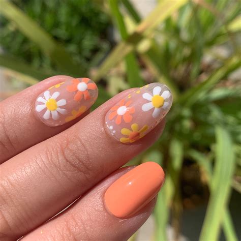 daisy nail art