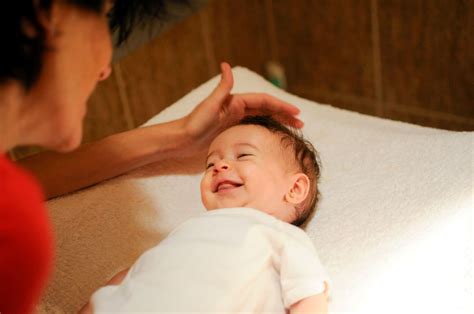 4 Cara Pijat Bayi yang Baik Dan Benar - SITU MASSAGE