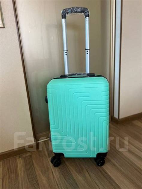 Чемодан на колёсах. Размер S. Новый, в наличии. Цена: 3 000₽ во ...