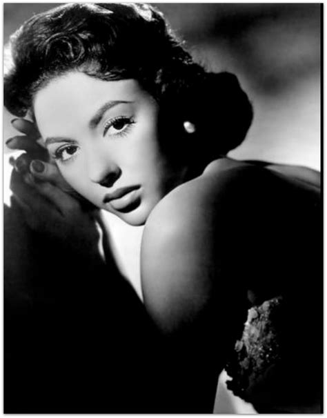 Old Hollywood Glamour: Rita Moreno