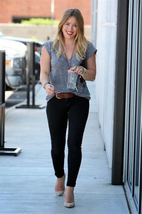 Short Celebrities: Hilary Duff height: 5 ft 1 in (155 cm)