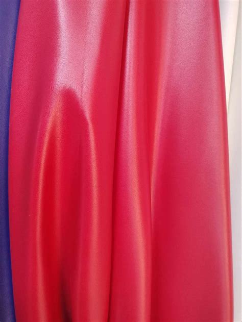 Vinilin piele la metru de culoare rosie