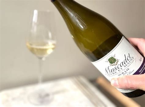 A guide to Muscadet, a dry white wine from France