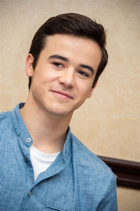 Keean johnson attends the world premiere of alita battle angel – Artofit