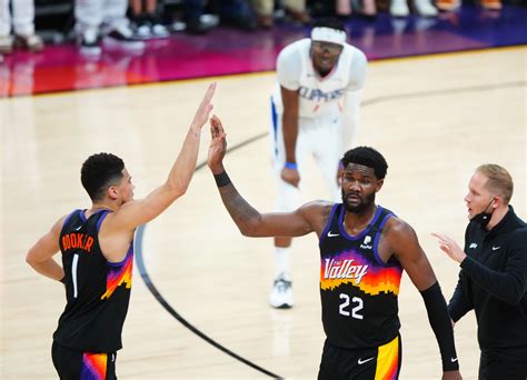 Deandre Ayton's last-second dunk lifts Suns over Clippers