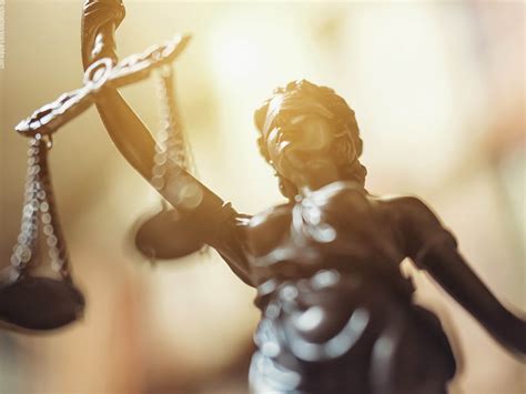 Wann ist Wärmedämmung über die Grundstücksgrenze erlaubt? | Deutsches