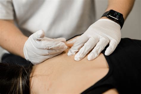 10 Symptoms of Upper Back Pain - MVMT Sports Chiro