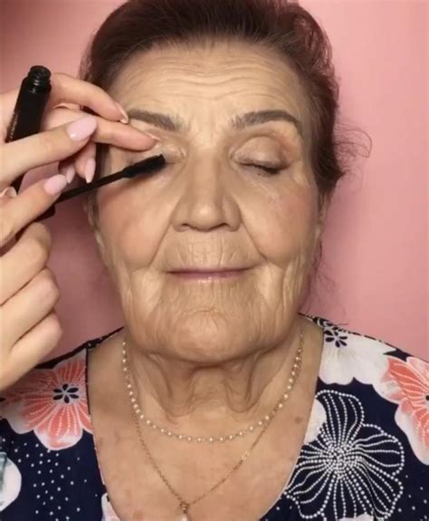 Макияж для женщины 80 лет: визажист показала на примере своей бабушки