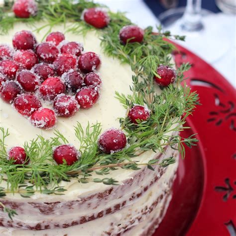 Five Minute Style: Naked Gingerbread Wreath Cake