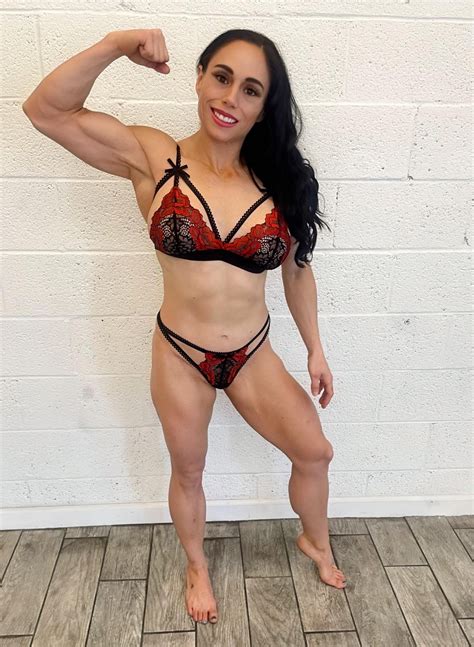 Can I be your muscle mommy? : r/MatureMuscularWomen