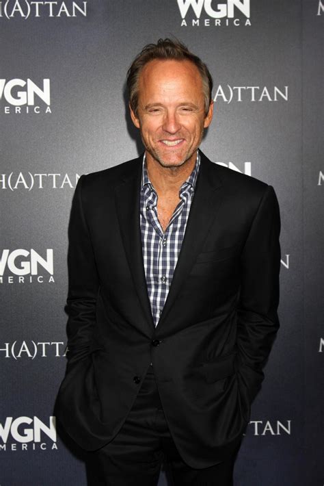 los angeles, 9 de julio - john benjamin hickey en la foto de manhattan