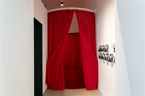 Victoria Sin, the pinnacle, the foot of a mountain, 2019 – Install 2019