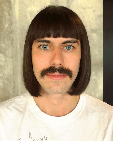 Berkas:Man with bob haircut, front view.jpg - Tolololpedia
