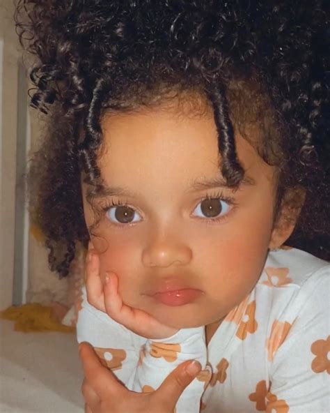 Viviana Sofía | Content Creator | The M O M E N T 🎄🔔 ️🦌🪩 (Salon