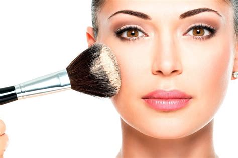 Как выбрать декоративную косметику для жирной кожи | MedAboutMe