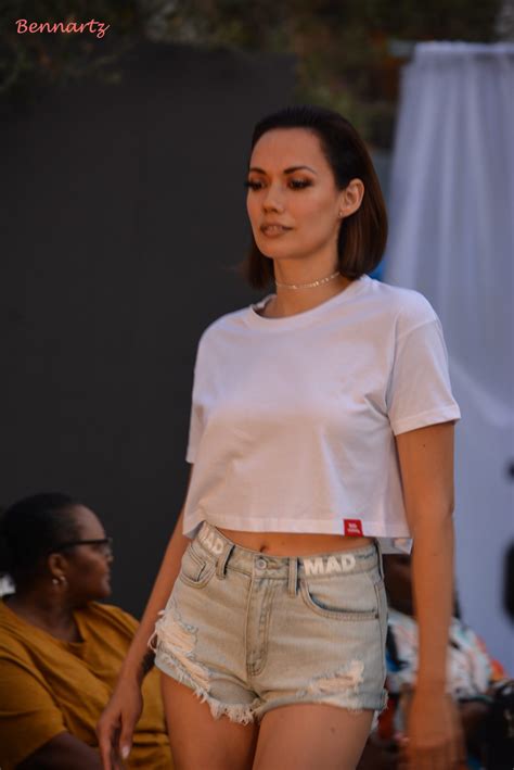 annual fashion   purpose fashion show hollywood press corps