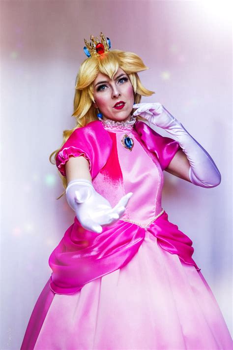 Tutorial - Princess Peach Wig Styling • SajaLyn