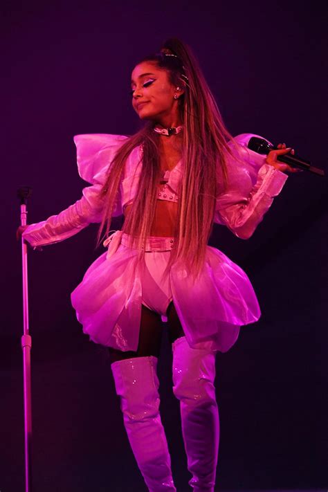 Ariana Grande sexy : r/jerkofftoceleb