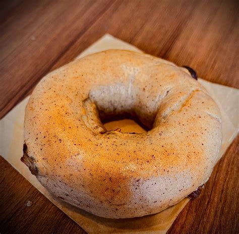 CINNAMON RAISIN BAGEL – NEWYORKBAGELVN