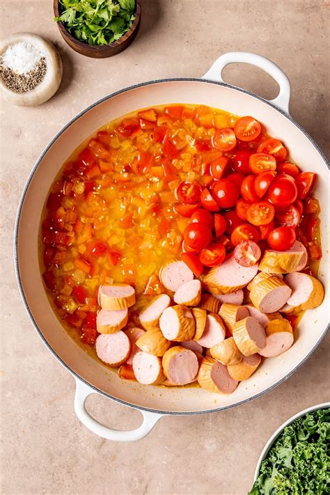 PROTEIN-RICH CHICKEN SAUSAGE BREAKFAST SKILLET