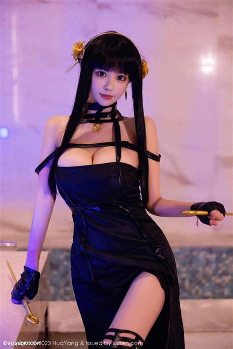 모델 Yor (@yor.uwu)가 Spy x Family에서 코스프레 Yor Forger으로 찍은 75 유출된 사진