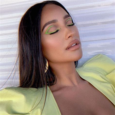 25 Best Green Eyeshadow Shades (and How to Wear Them)