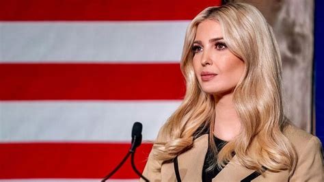 Іванка Трамп зачарувала елегантним образом: фото