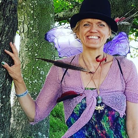 Жінка кинула роботу і знайшла нове покликання, тепер вона заробляє собі ...