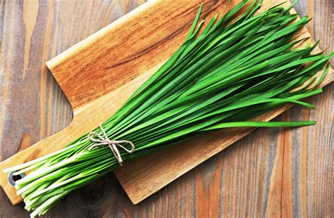 Chives: Nutritional Value, Health Benefits & Side Effects - HealthifyMe