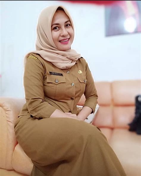 Follow @ademariani21... - PNS Cantik Indonesia
