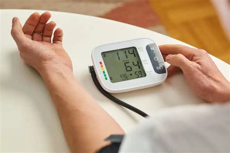 how to measure blood pressure at home