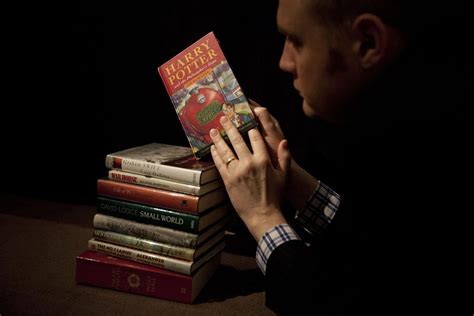 Первую книгу о Гарри Поттере с уникальной опечаткой продали за $54 тыс ...