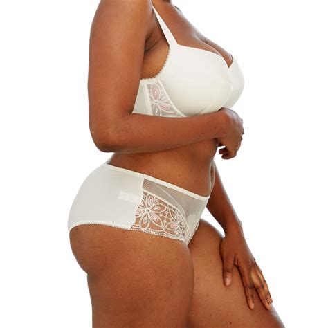 Look and Feel Confident in Fuller Bust Bridal Lingerie– The Luxe Nude