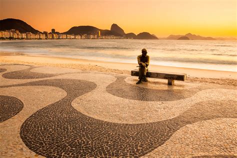 praia de copacabana tudo  voce precisa saber tourb rio de janeiro