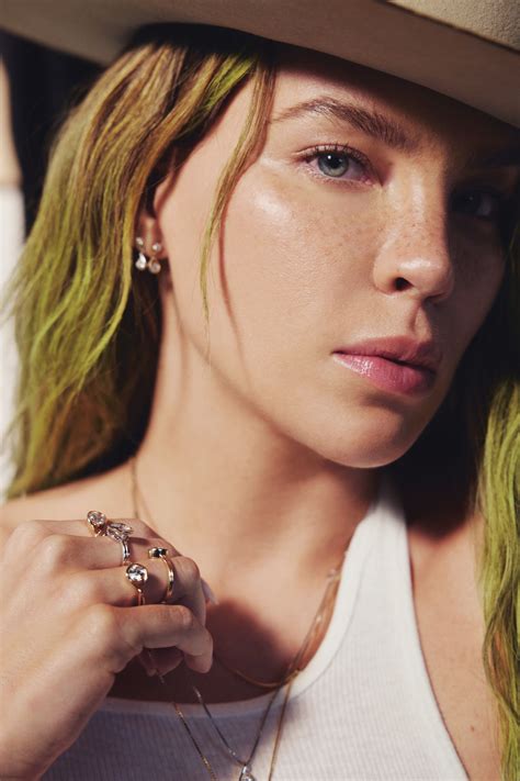 Belinda revive las luces rubias de los 2000 en 2024 (y se ve mejor que